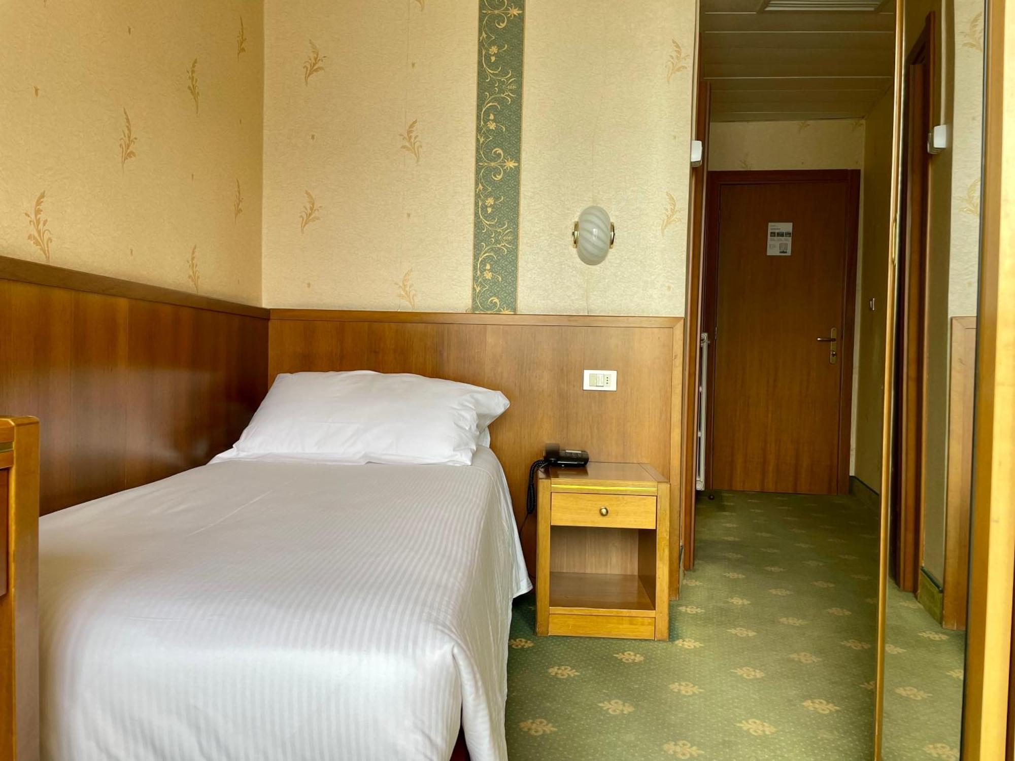 Hotel Splendid Palace リモーネ・スル・ガルダ 部屋 写真